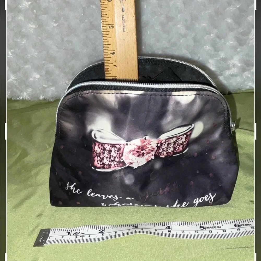 Bath and Body Works G little cosmetic bag good for beauty, tools/accessories